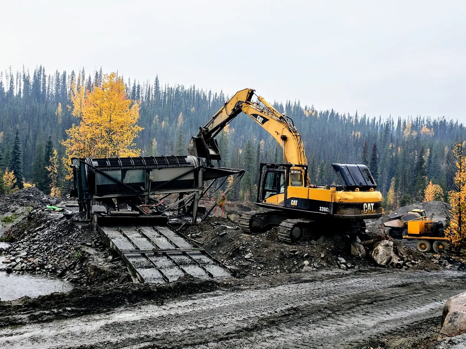 CAT excavator feeding a wash plant on a placer mine